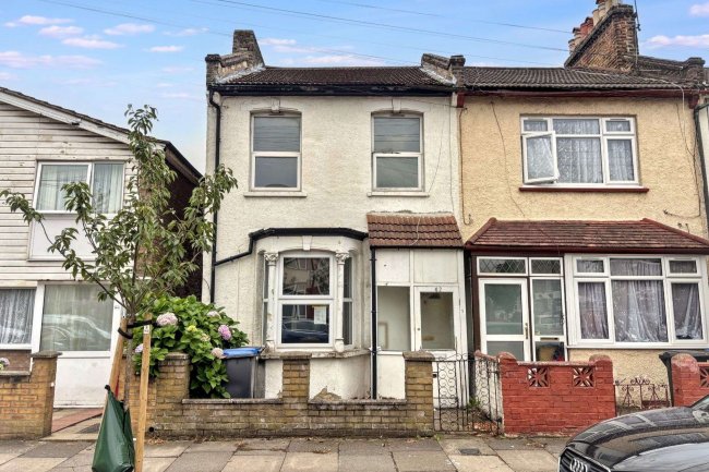 62 Cavendish Road, Edmonton, London N18 2LS 8