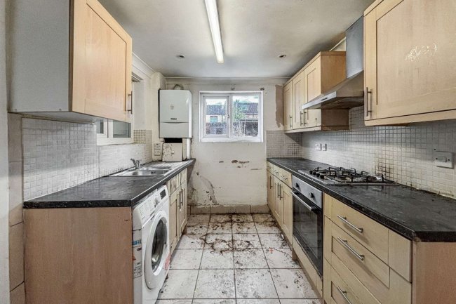 62 Cavendish Road, Edmonton, London N18 2LS 8