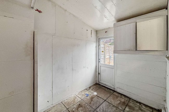 62 Cavendish Road, Edmonton, London N18 2LS 8