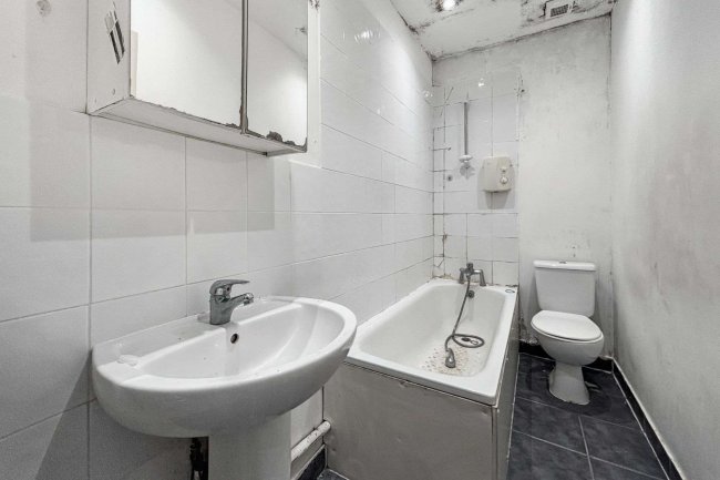 62 Cavendish Road, Edmonton, London N18 2LS 8