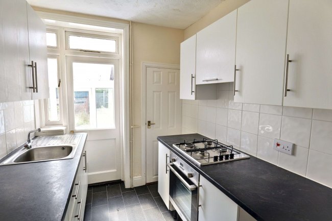 6 Fayre Road, Fareham PO16 0UB 1