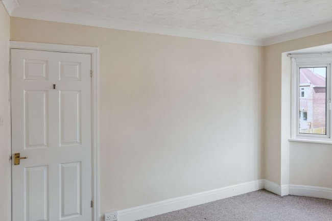 6 Fayre Road, Fareham PO16 0UB 1