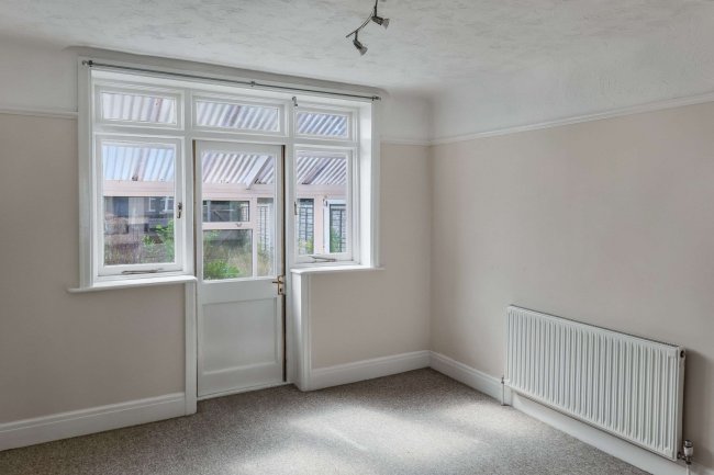 6 Fayre Road, Fareham PO16 0UB 1