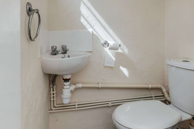 6 Fayre Road, Fareham PO16 0UB 1