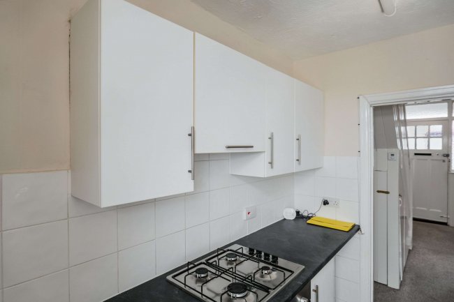 6 Fayre Road, Fareham PO16 0UB 1