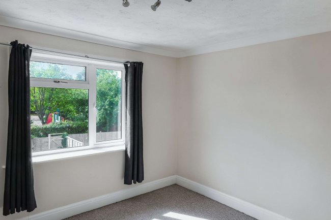 6 Fayre Road, Fareham PO16 0UB 1