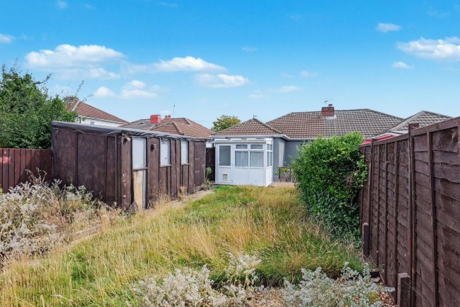 281 Gosport Rd, Fareham PO16 0QF 2