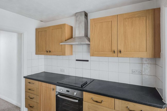 281 Gosport Rd, Fareham PO16 0QF 2