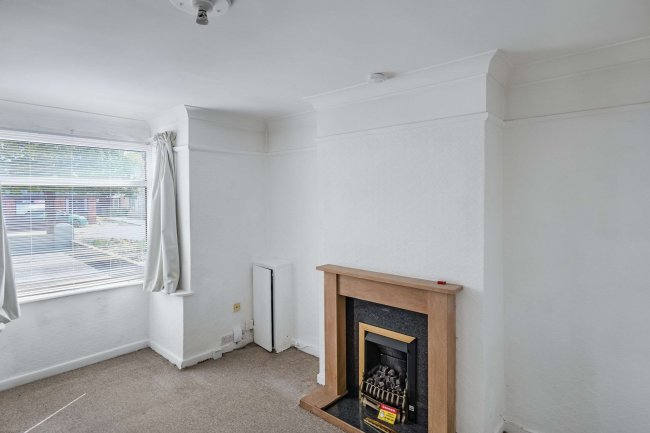 281 Gosport Rd, Fareham PO16 0QF 2