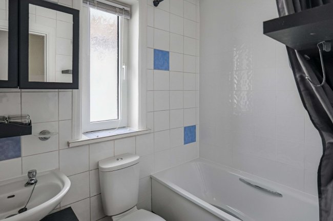 281 Gosport Rd, Fareham PO16 0QF 2