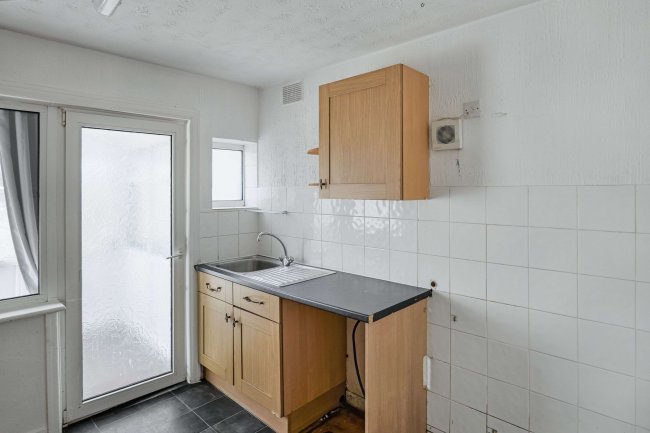 281 Gosport Rd, Fareham PO16 0QF 2