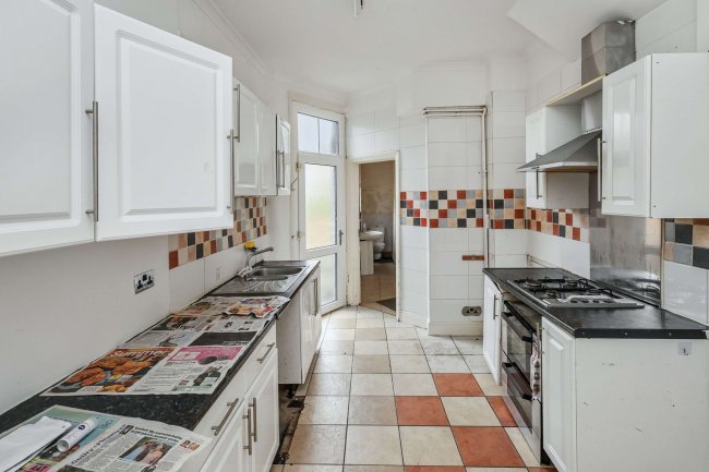 Flat A & Flat B, 109 Tottenhall Road, Palmers Green, London N13 6JA 7