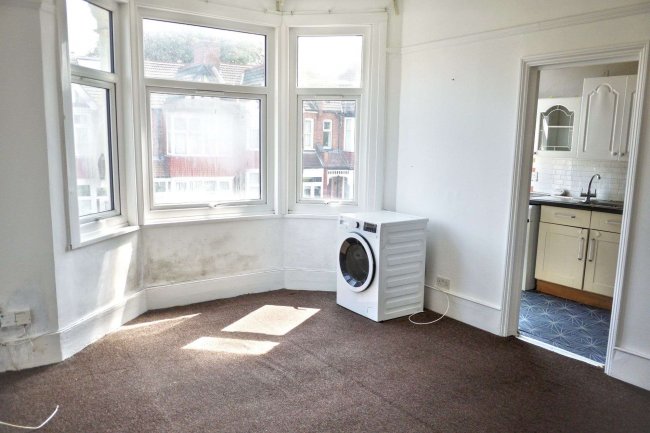 Flat 3, 1 Burgoyne Road, London SE25 6JT 1
