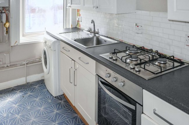 Flat 3, 1 Burgoyne Road, London SE25 6JT 1