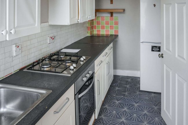 Flat 3, 1 Burgoyne Road, London SE25 6JT 1
