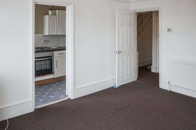 Flat 3, 1 Burgoyne Road, London SE25 6JT 1