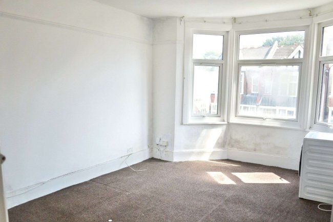 Flat 3, 1 Burgoyne Road, London SE25 6JT 1