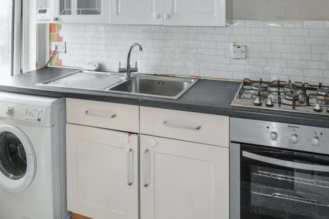 Flat 3, 1 Burgoyne Road, London SE25 6JT 1