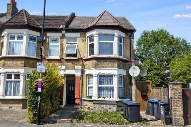 Flat 3, 1 Burgoyne Road, London SE25 6JT 1