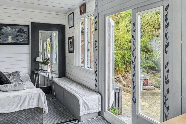 10 Taggs Island, Hampton Court, TW12 2HA 6