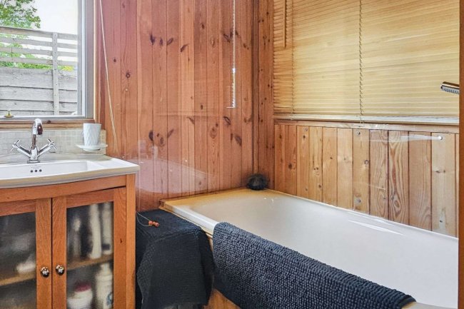 10 Taggs Island, Hampton Court, TW12 2HA 6