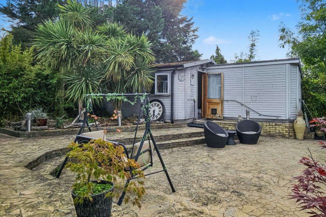 10 Taggs Island, Hampton Court, TW12 2HA 6