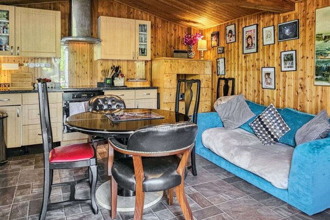 10 Taggs Island, Hampton Court, TW12 2HA 6