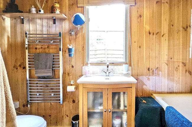 10 Taggs Island, Hampton Court, TW12 2HA 6