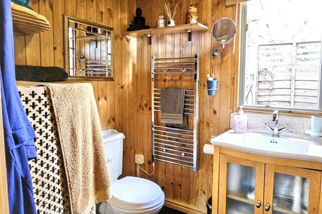 10 Taggs Island, Hampton Court, TW12 2HA 6