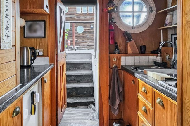 10 Taggs Island, Hampton Court, TW12 2HA 6