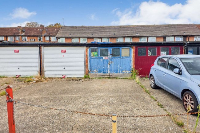 Garage 4, Essoldo Way, Beverely Drive, London HA8 5NL 6