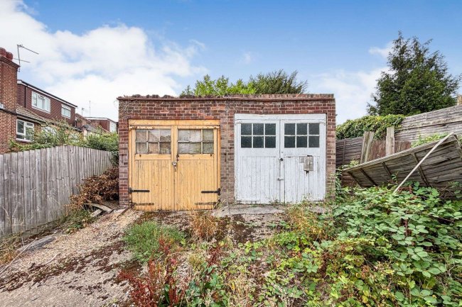 Garage 2, Behind 85 Woodlands Avenue, East Finchley, London N3 2NS 5