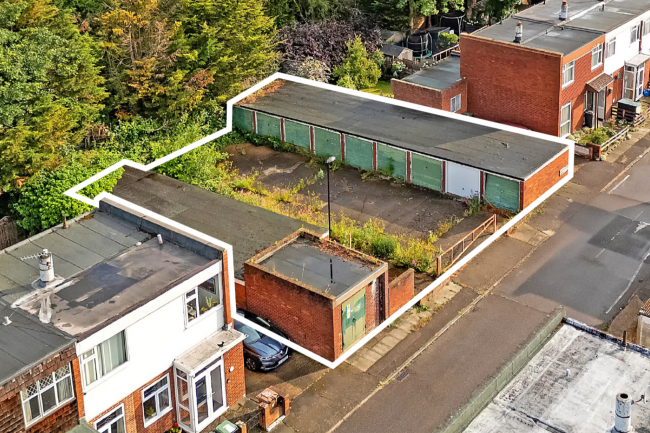 Garages between 45 & 47 Aldersgrove Avenue, Mottingham, London, SE9 4PH 4