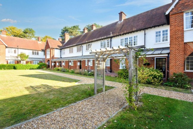 Flat 8, Sollershott Hall, Letchworth Garden City, SG6 3PN 8