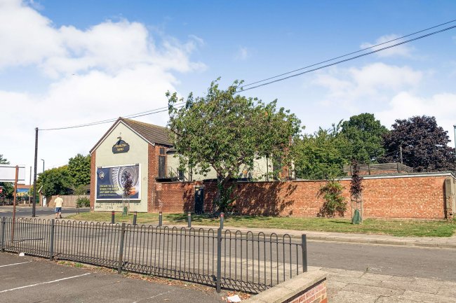 Former Smokers Arms, Albion Street, Grimsby, DN32 7DX 7