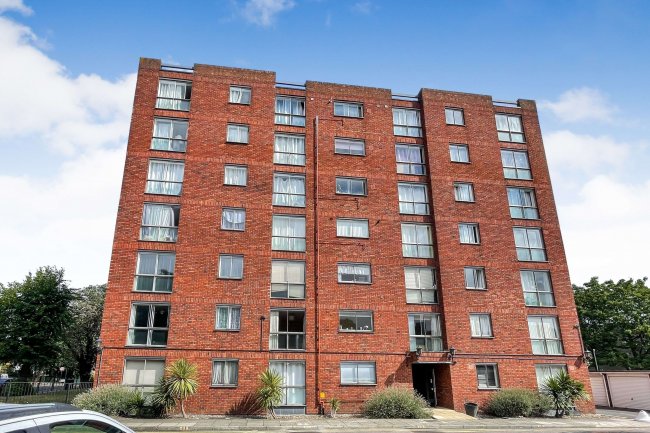 Flat 31 Lloyd House, 20 Tavistock Road, Croydon, Surrey, CR0 2AN 7