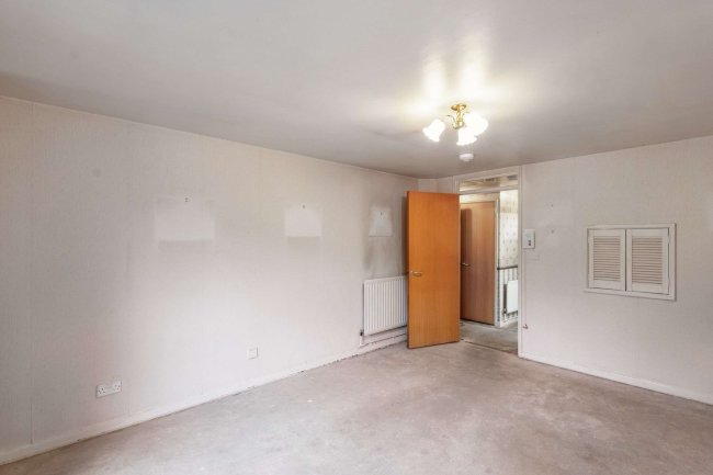 6 Blackbird Gardens, Bradford, West Yorkshire, BD8 0NH 3