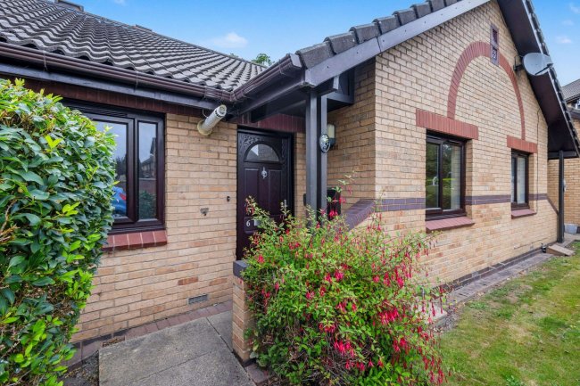 6 Blackbird Gardens, Bradford, West Yorkshire, BD8 0NH 3