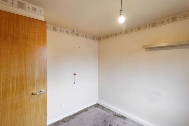 6 Blackbird Gardens, Bradford, West Yorkshire, BD8 0NH 3