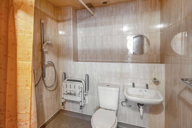 6 Blackbird Gardens, Bradford, West Yorkshire, BD8 0NH 3