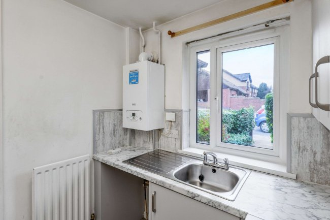 6 Blackbird Gardens, Bradford, West Yorkshire, BD8 0NH 3