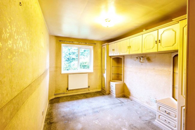 6 Blackbird Gardens, Bradford, West Yorkshire, BD8 0NH 3