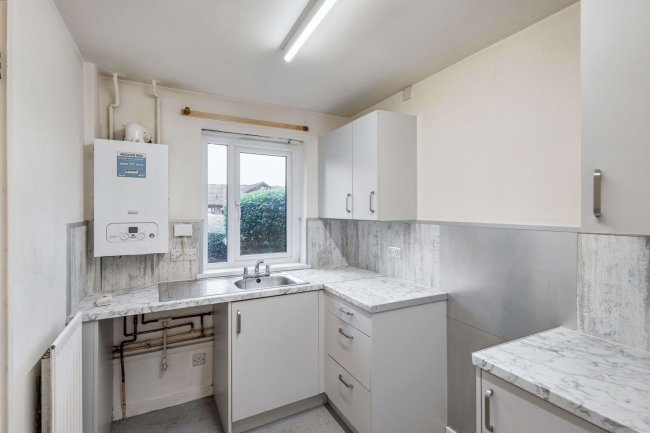 6 Blackbird Gardens, Bradford, West Yorkshire, BD8 0NH 3