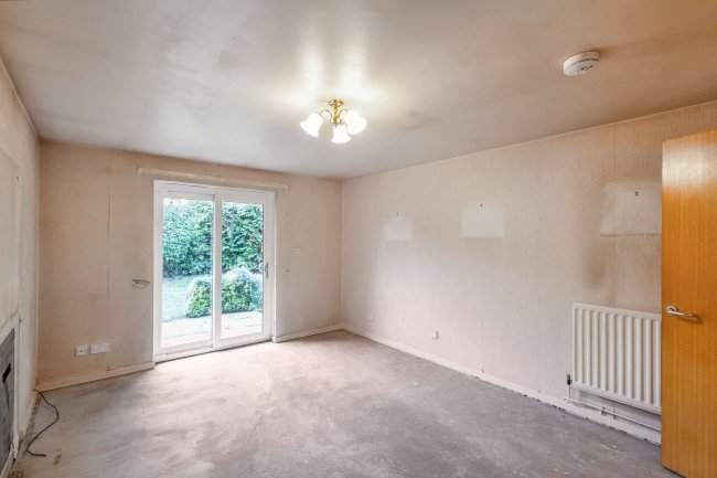 6 Blackbird Gardens, Bradford, West Yorkshire, BD8 0NH 3