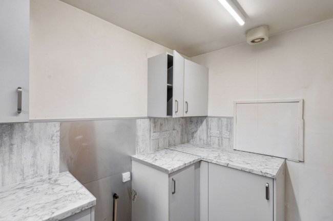 6 Blackbird Gardens, Bradford, West Yorkshire, BD8 0NH 3