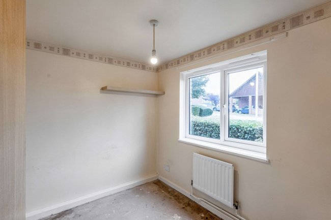 6 Blackbird Gardens, Bradford, West Yorkshire, BD8 0NH 3