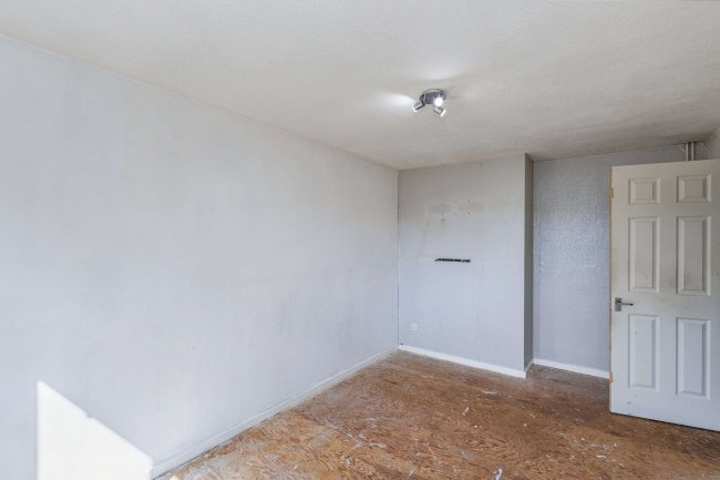 49 Owen Close, Wellingborough, Northamptonshire, NN8 3LW 2