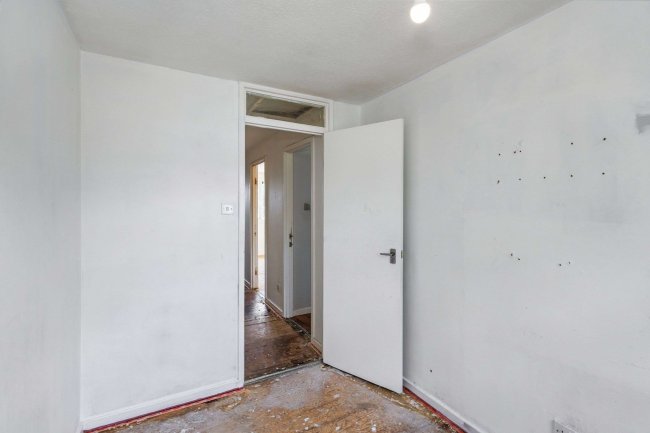 49 Owen Close, Wellingborough, Northamptonshire, NN8 3LW 2