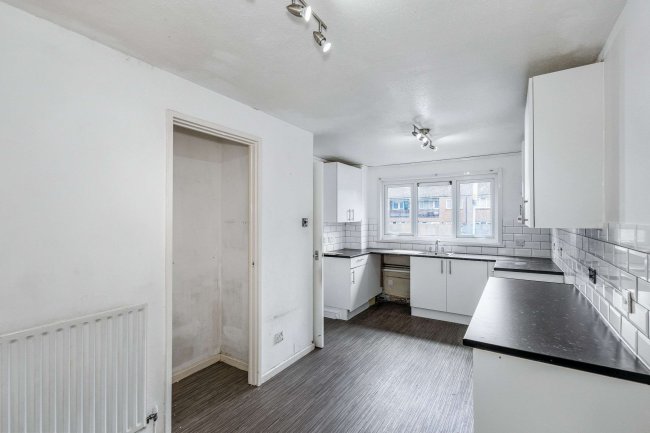 49 Owen Close, Wellingborough, Northamptonshire, NN8 3LW 2