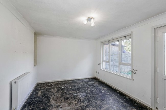 49 Owen Close, Wellingborough, Northamptonshire, NN8 3LW 2